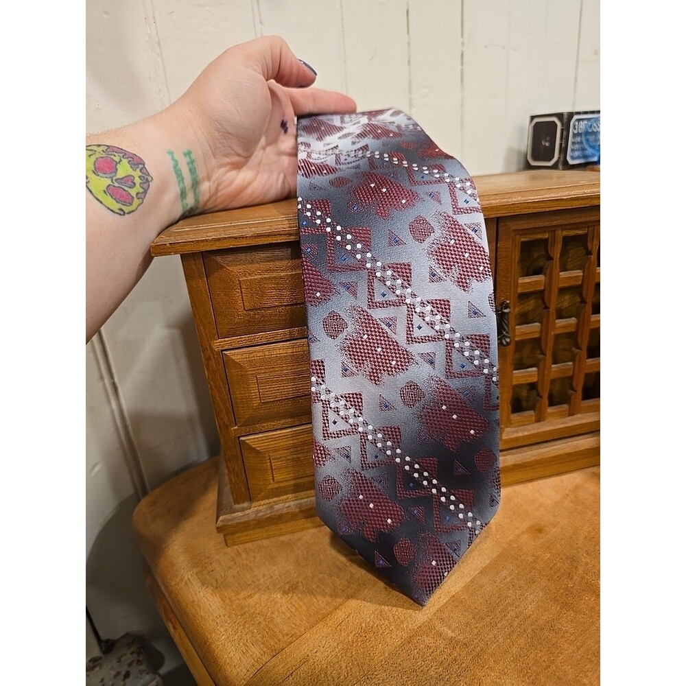 Vintage Wembley Abstract Red & Grey Design Men’s Necktie Tie 56"